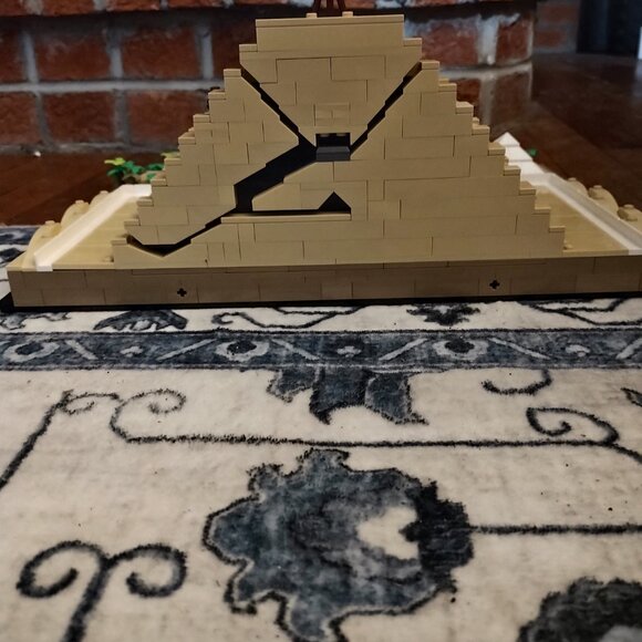 Lego Architecture Great Pyramid of Giza Set 21058 - Picture 5 of 8